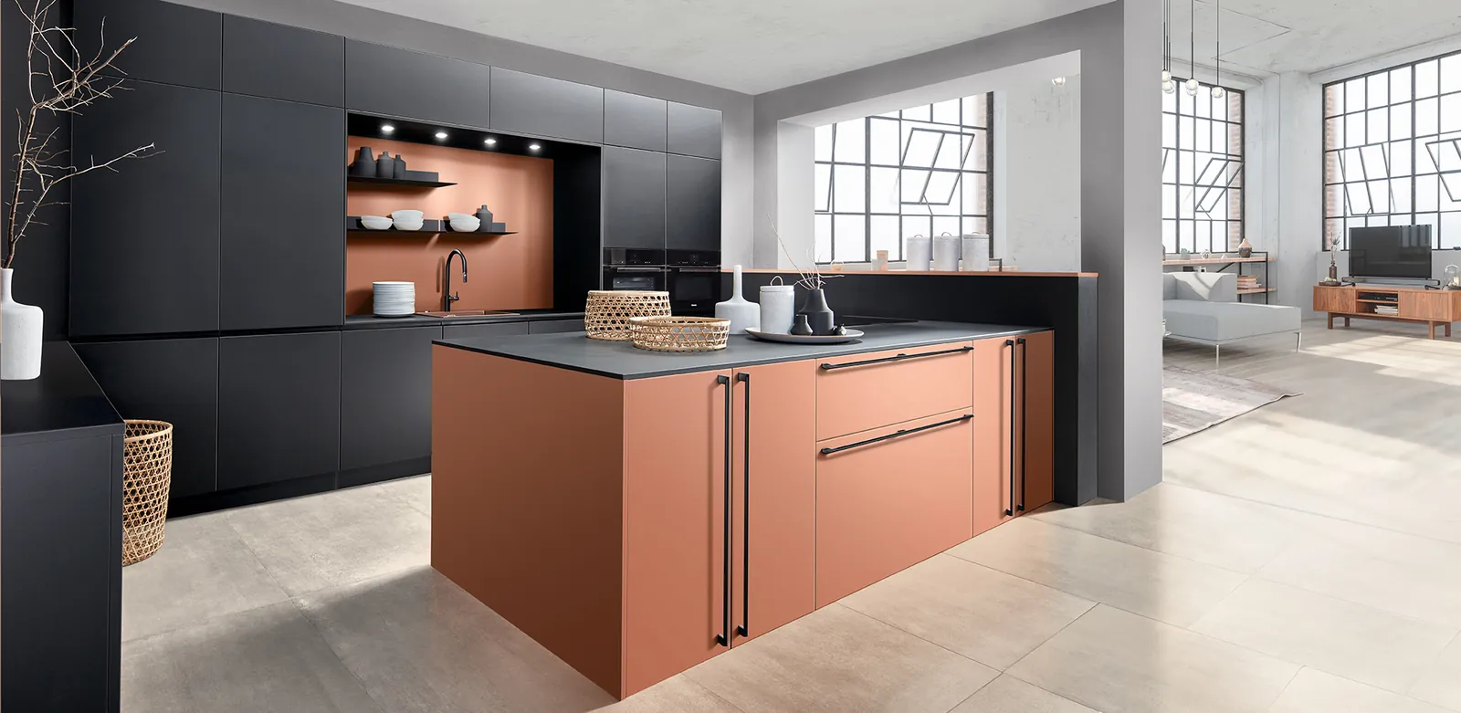 Cocina estilo loft con isla en terracota y muebles negros, interiorismo de Itek en Bilbao